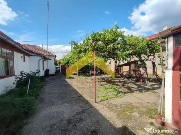 Casa 3 camere de in sat Ghioroc, judetul Arad