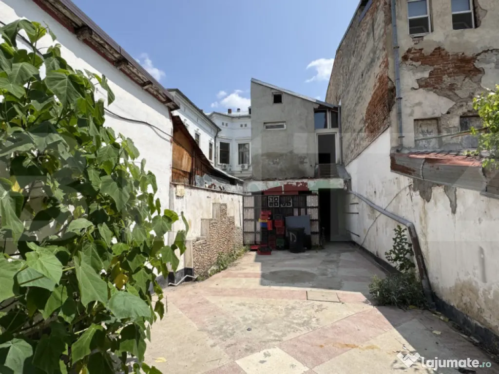 Casă S + P + E, 329 mp, cu spațiu comercial, teren 339 mp,