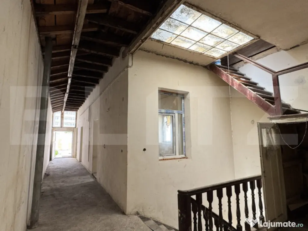 Casă S + P + E, 329 mp, cu spațiu comercial, teren 339 mp,