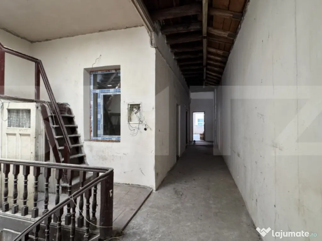 Casă S + P + E, 329 mp, cu spațiu comercial, teren 339 mp,