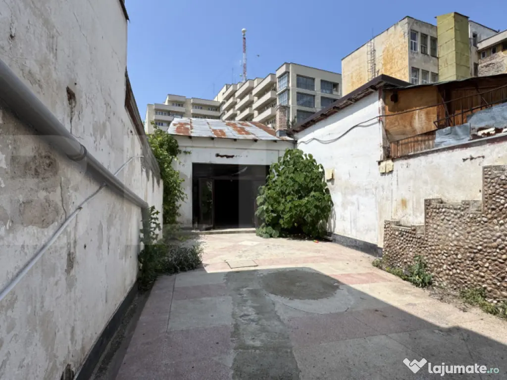 Casă S + P + E, 329 mp, cu spațiu comercial, teren 339 mp,