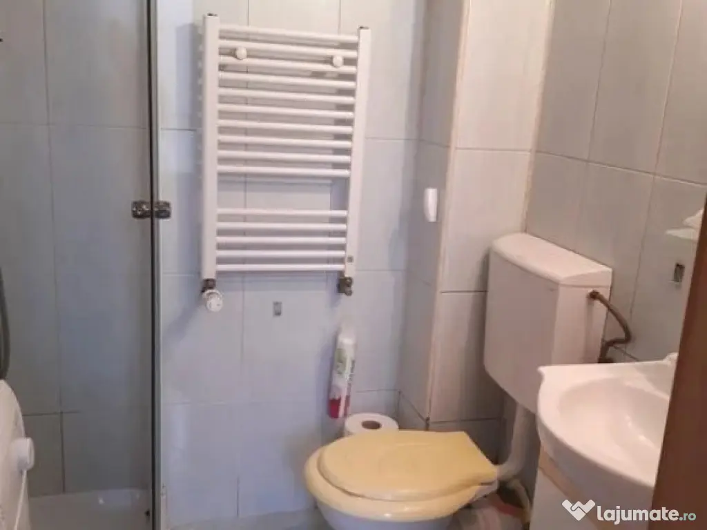 1 camera in zona Lipovei