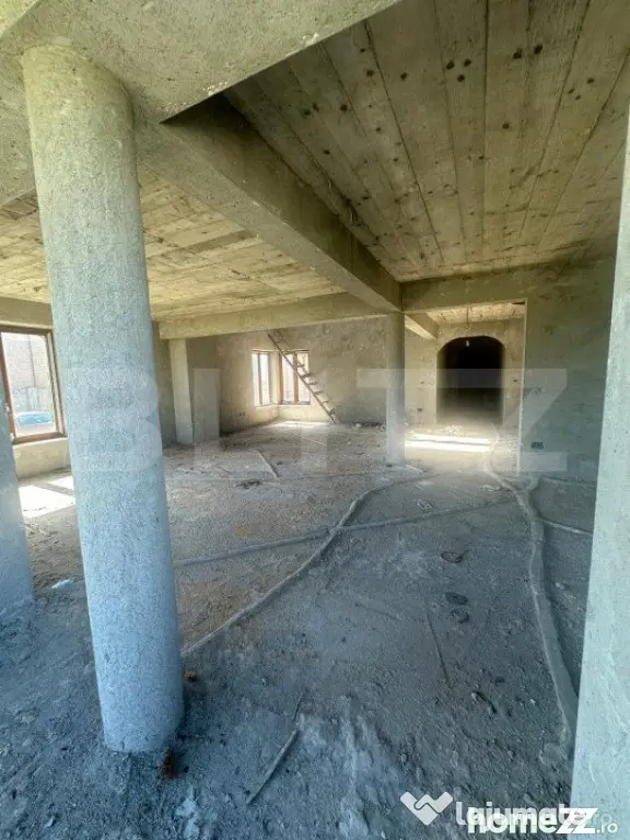 Casa pretabila pensiune/hotel , la rosu, Radauti