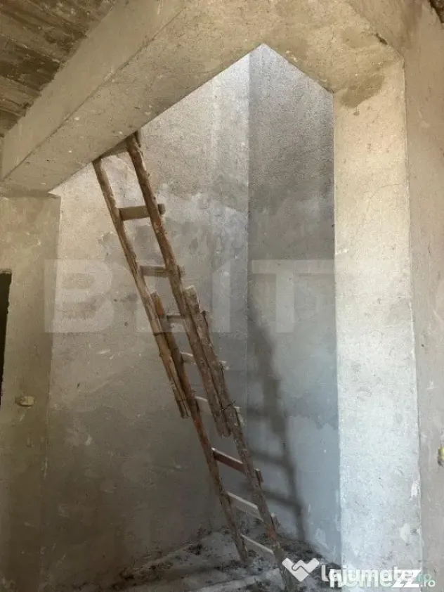 Casa pretabila pensiune/hotel , la rosu, Radauti