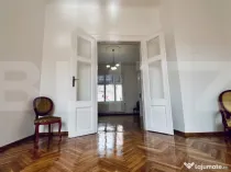 Casă 4 camere, ultracentral, 2 locuri de parcare în curte