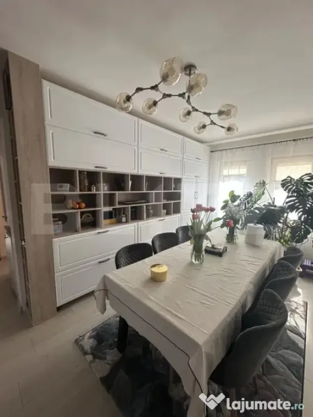 Apartament de vanzare, cu 3 camere, 85 mp, mobilat cu parcar