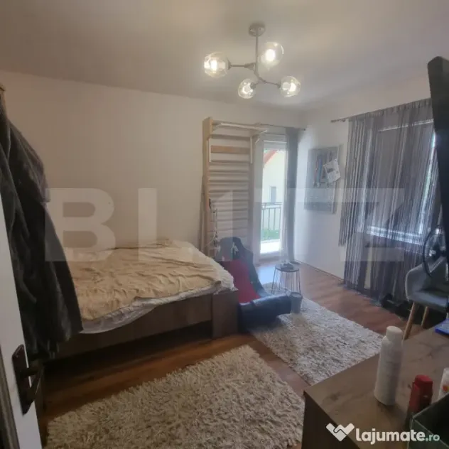 Apartament de vanzare, cu 3 camere, 85 mp, mobilat cu parcar
