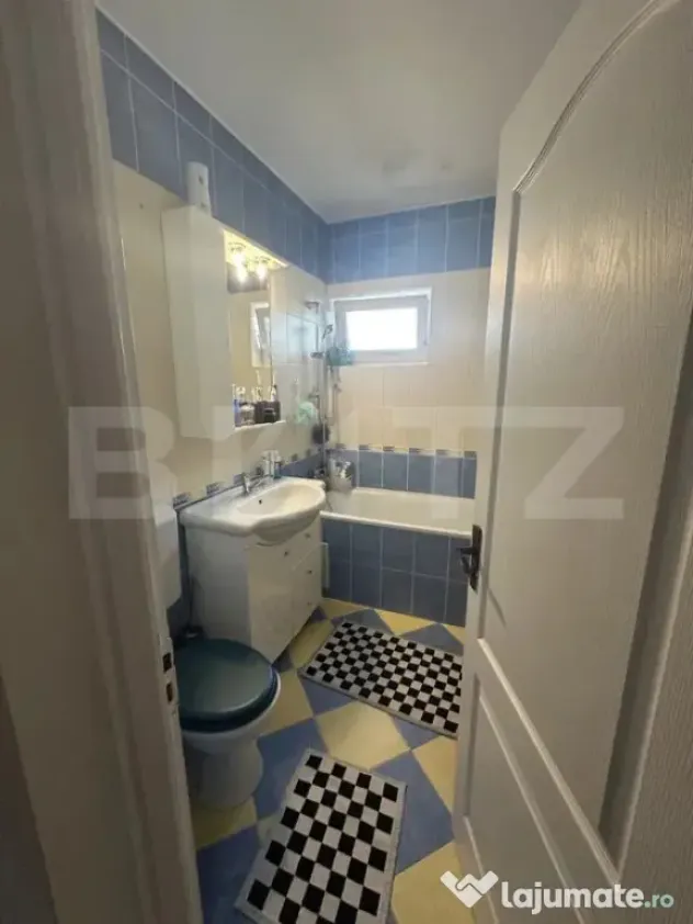 Apartament de vanzare, cu 3 camere, 85 mp, mobilat cu parcar