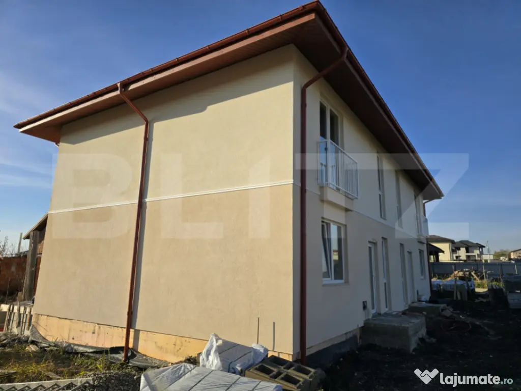 Casa 4 camere, 110mp, Valea Lupului la strada asfaltata