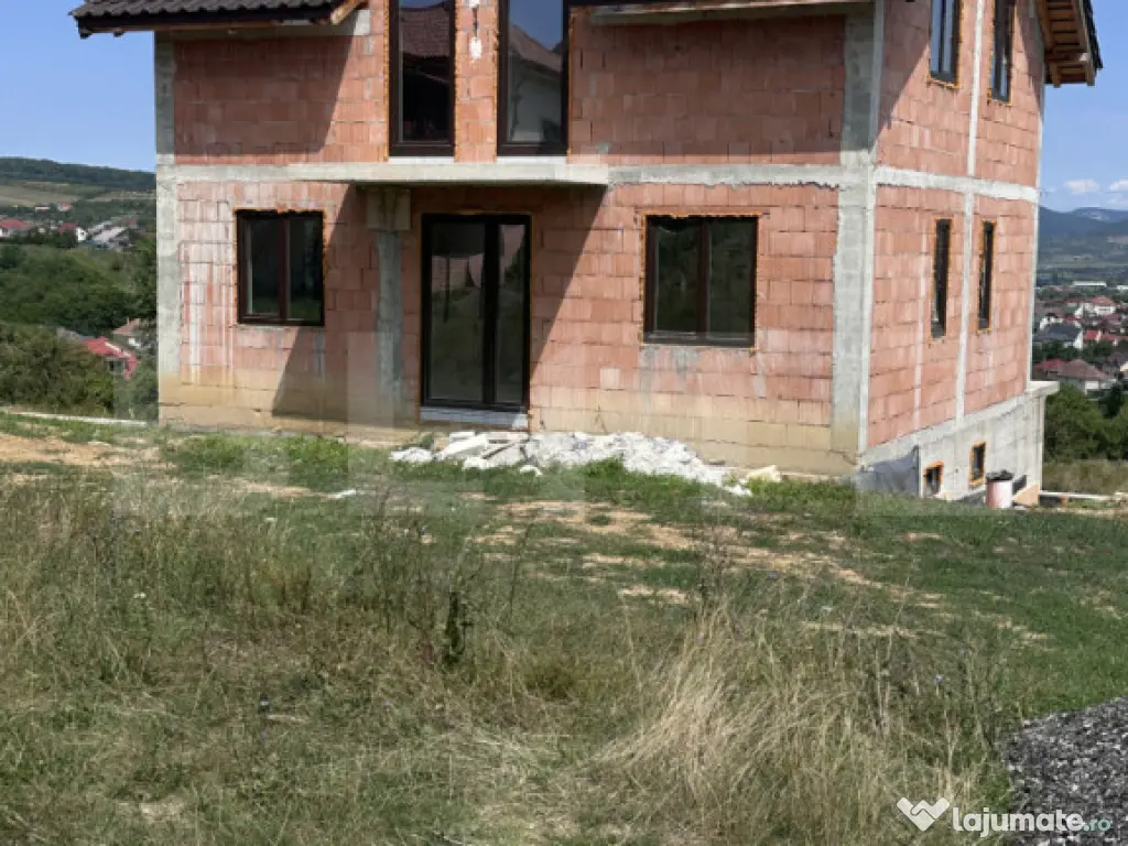 Casă nouă, priveliște panoramică, 400 mp teren