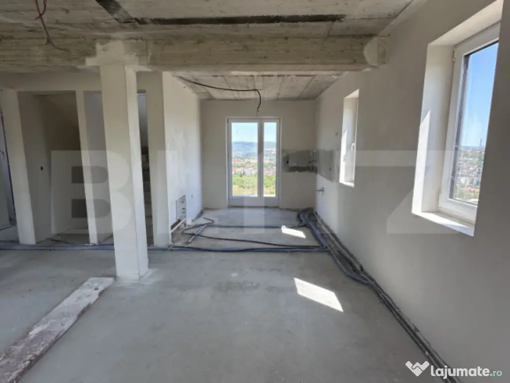 Casă nouă, priveliște panoramică, 400 mp teren