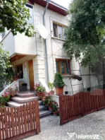 Casă cu spațiu adiacent pentru locuință/activitate profe