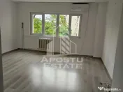 Apartament cu 2 camere, decomandat, etaj intermediar, zona Steaua 
