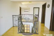 Casă cu piscină și teren de tenis – Girov, 10 min de...
