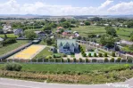 Casă cu piscină și teren de tenis – Girov, 10 min de...