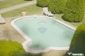 Casă cu piscină și teren de tenis – Girov, 10 min de...