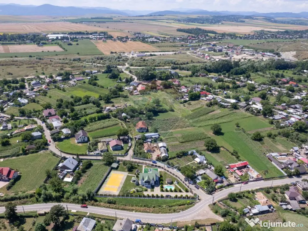 Casă cu piscină și teren de tenis – Girov, 10 min de...