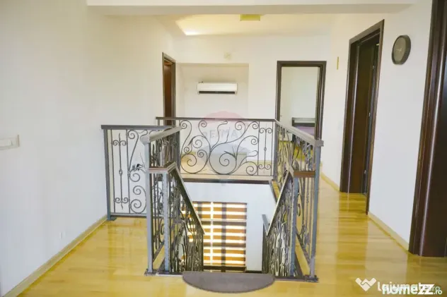 Casă cu piscină și teren de tenis – Girov, 10 min de...