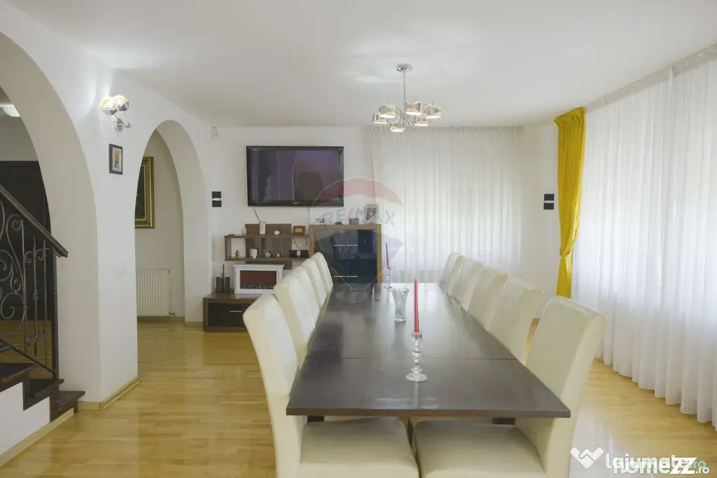Casă cu piscină și teren de tenis – Girov, 10 min de...