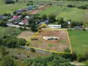 Teren intravilan - ideal pentru constructie 2 case - de v... 