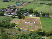 Teren intravilan - ideal pentru constructie 2 case - de v... 