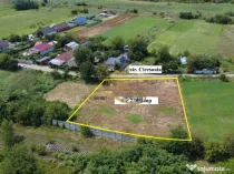 Teren intravilan - ideal pentru constructie 2 case - de v...