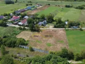 Teren intravilan - ideal pentru constructie 2 case - de v... 