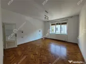 Spatiu birou decomandat cu 2 camere 2 bai balcon parcare Cen 