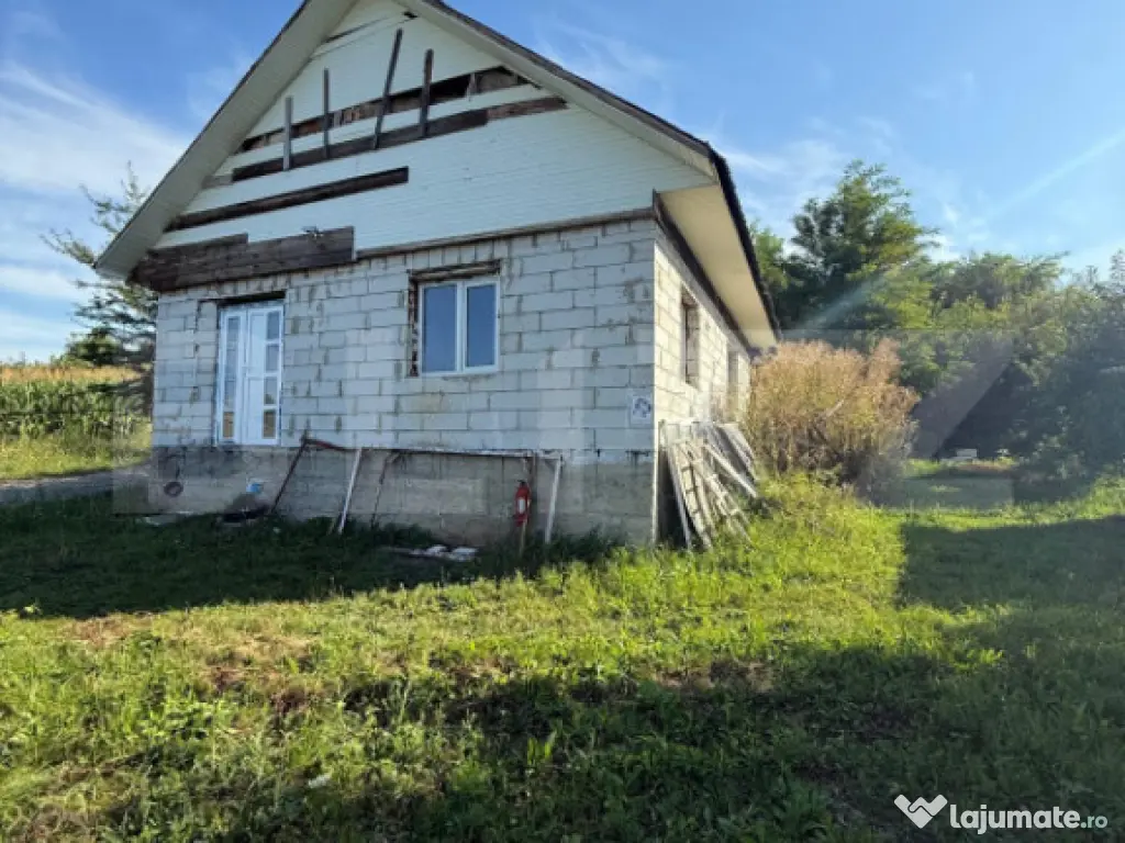 Casa la rosu, 64 mp + teren de 2600 mp, zona Frumoasa