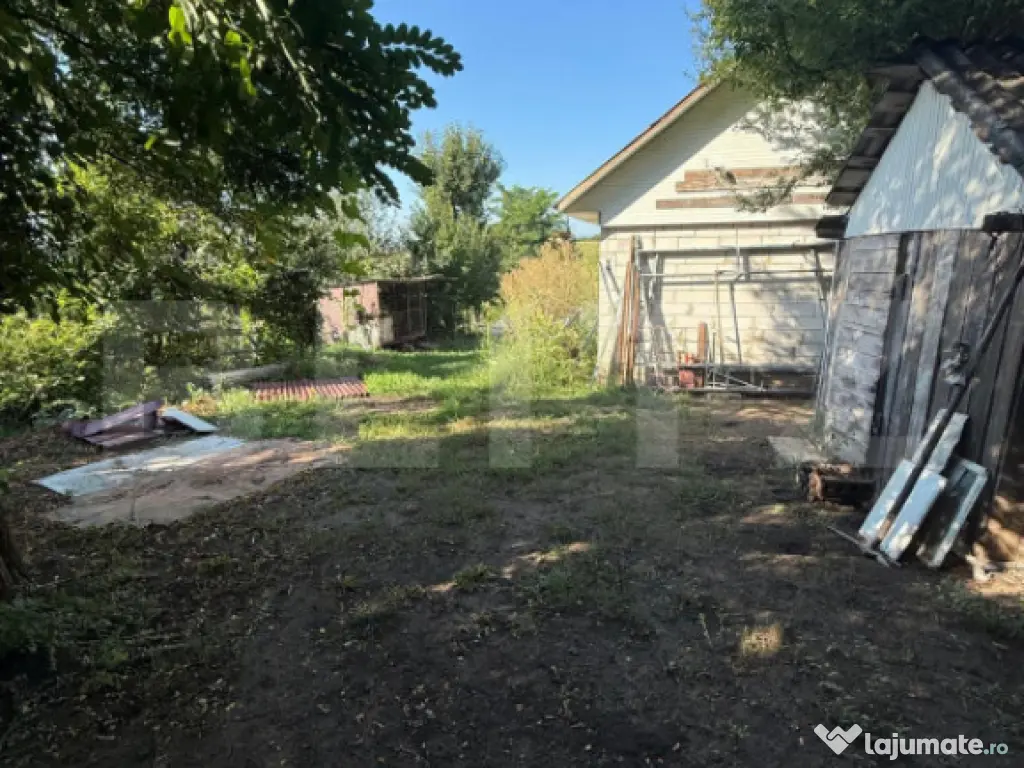 Casa la rosu, 64 mp + teren de 2600 mp, zona Frumoasa
