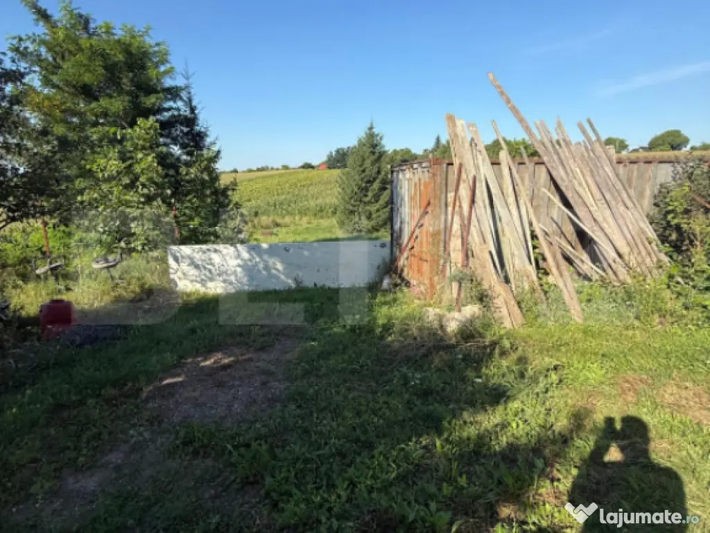 Casa la rosu, 64 mp + teren de 2600 mp, zona Frumoasa