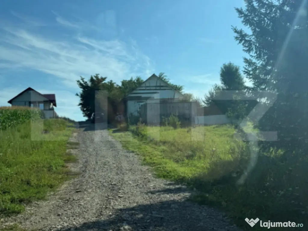 Casa la rosu, 64 mp + teren de 2600 mp, zona Frumoasa