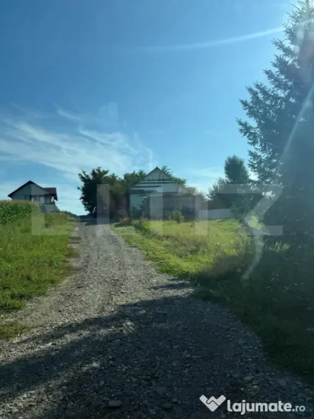 Casa la rosu, 64 mp + teren de 2600 mp, zona Frumoasa