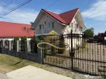 Casa de vanzare in Bacau Saucesti spatioasă cu etaj separat