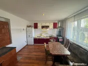 Casa de vanzare in Bacau Saucesti spatioasă cu etaj separat 