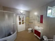 Casa de vanzare in Bacau Saucesti spatioasă cu etaj separat 