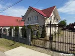 Casa de vanzare in Bacau Saucesti spatioasă cu etaj separat