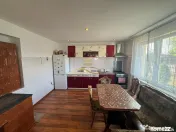 Casa de vanzare in Bacau Saucesti spatioasă cu etaj separat 