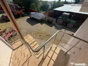Casa de vanzare in Bacau Saucesti spatioasă cu etaj separat 