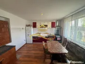 Casa de vanzare in Bacau Saucesti spatioasă cu etaj separat 