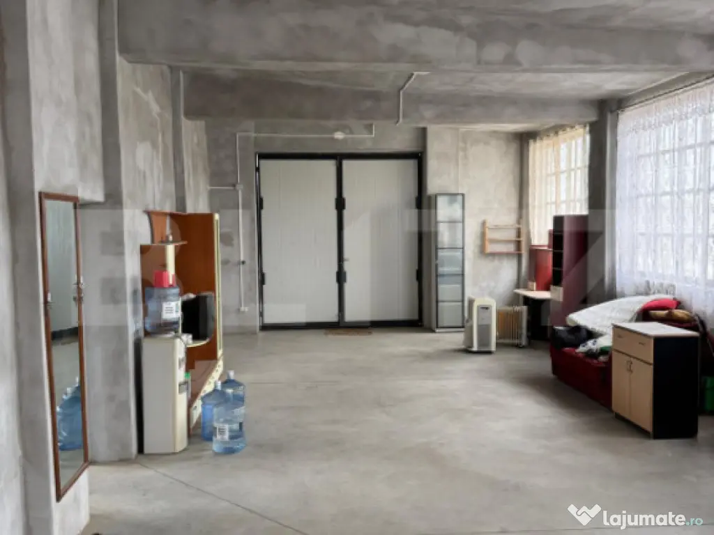 Spațiu industrial + spații de cazare/birouri de închiriat