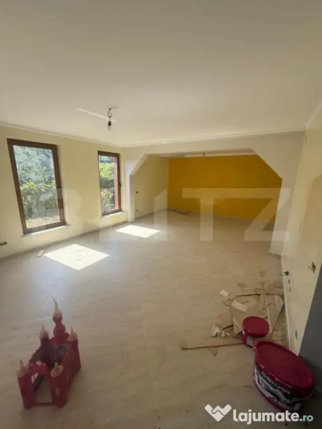 Casa cu etaj, 160 mp utili, 650 mp teren, Salcea