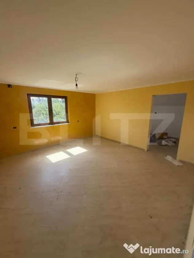 Casa cu etaj, 160 mp utili, 650 mp teren, Salcea