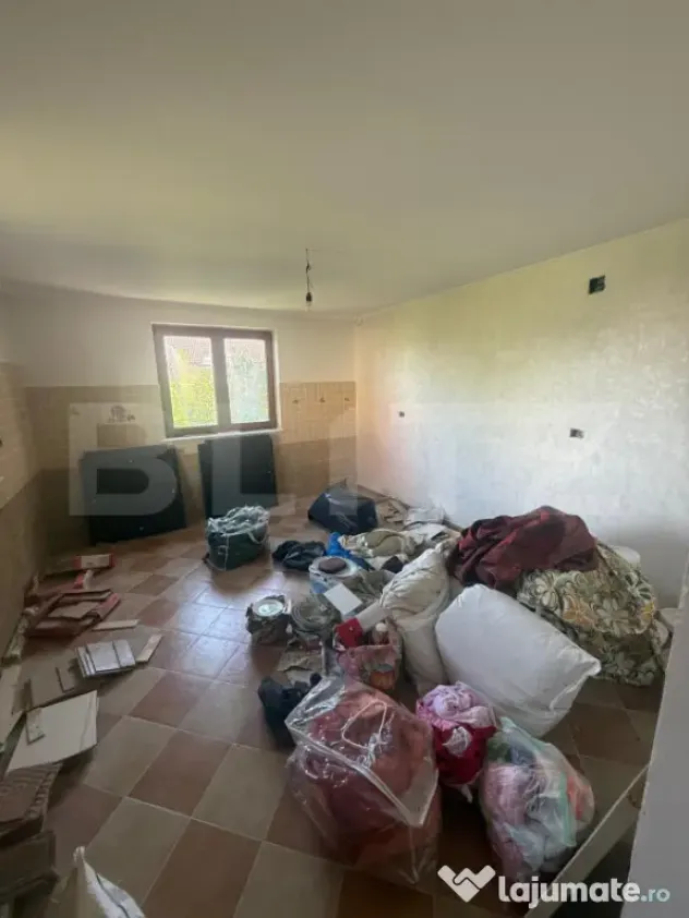 Casa cu etaj, 160 mp utili, 650 mp teren, Salcea