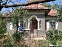 Casa renovabila/demolabila cu 2300 mp teren, Varvor/Bujoru