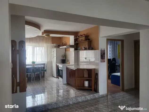 Apartament cu 3 Camere Decomandate Zona Marasesti