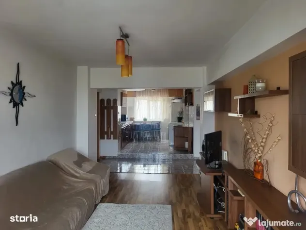 Apartament cu 3 Camere Decomandate Zona Marasesti
