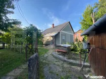 Casă cu teren 10 ari, 2 anexe și dublu front stradal – B