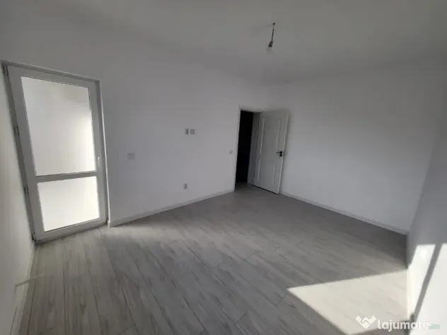 Duplex spatios cu 4 camere si mansarda cu placa de beton,gata de mutat