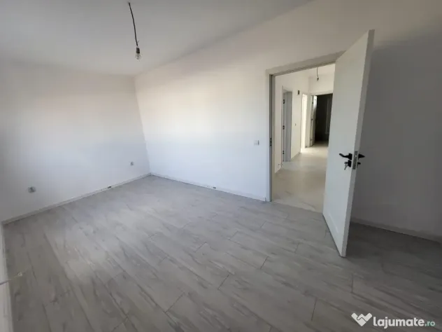 Duplex spatios cu 4 camere si mansarda cu placa de beton,gata de mutat